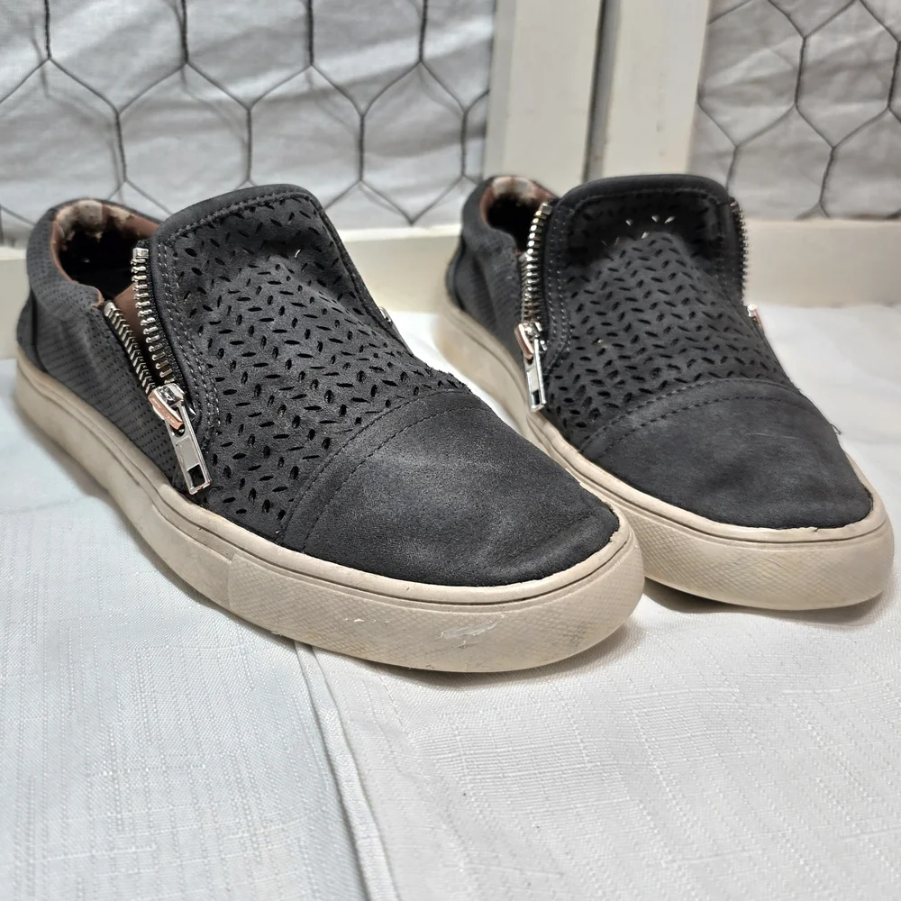 Report Footwear Alexa Perforated Double Zip Slip-On Sneakers Grey Women's 6.5